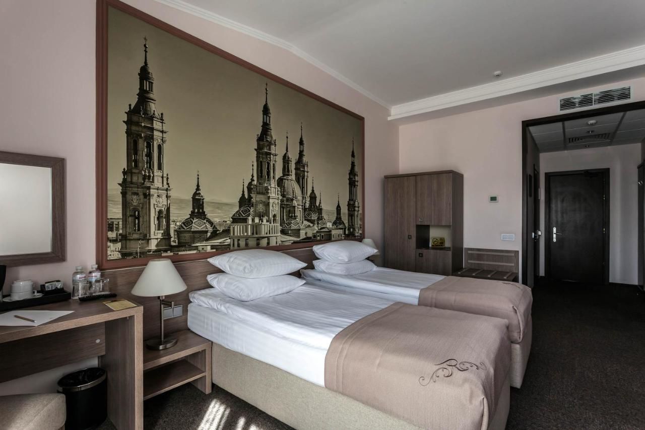 Отель Rius Hotel Львов